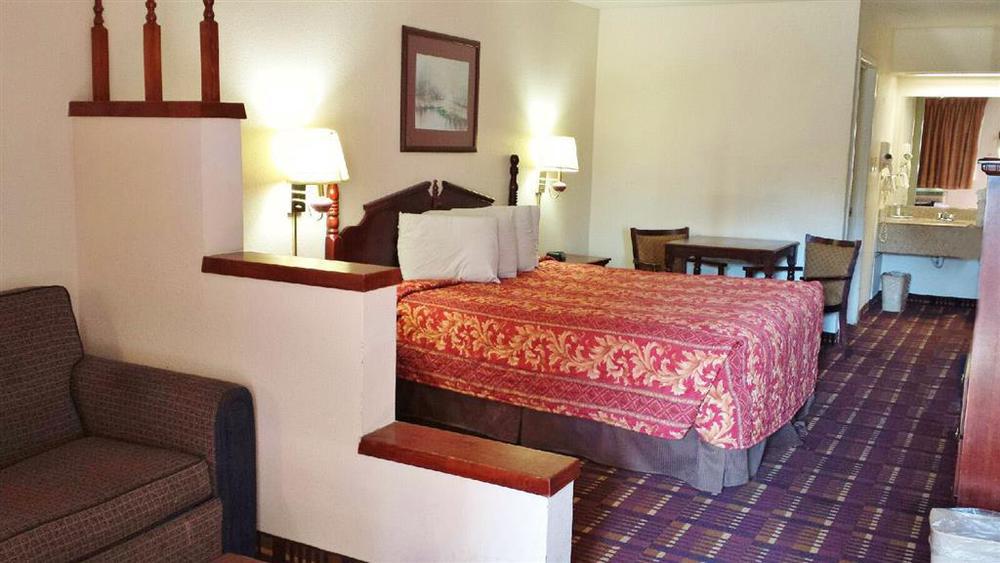 Hotel Econo & Downtown Riverwalk Area