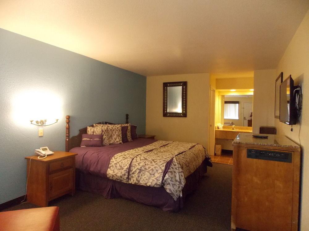 Econo & Downtown Riverwalk Area Hotel San Antonio