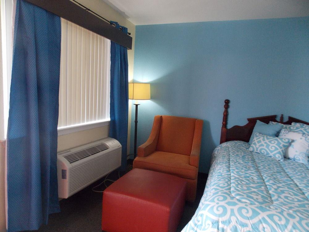 Econo & Downtown Riverwalk Area Hotel San Antonio